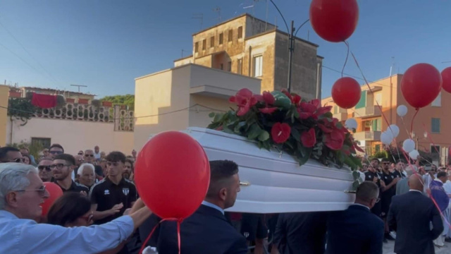 Femminicidio Lorena Isceri, folla ai funerali della donna uccisa ... &copy; Creative Commons