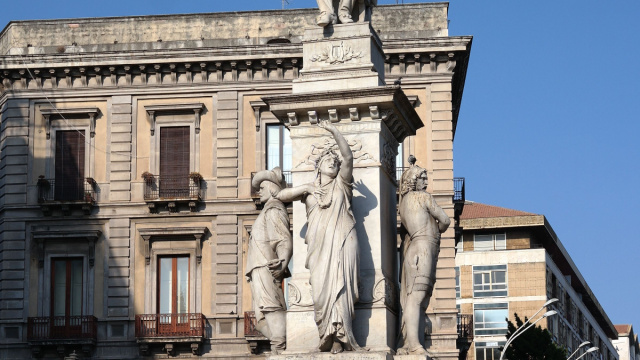 File:Catania - Monumento a Vincenzo Bellini.jpg - Wikipedia &copy; Creative Commons