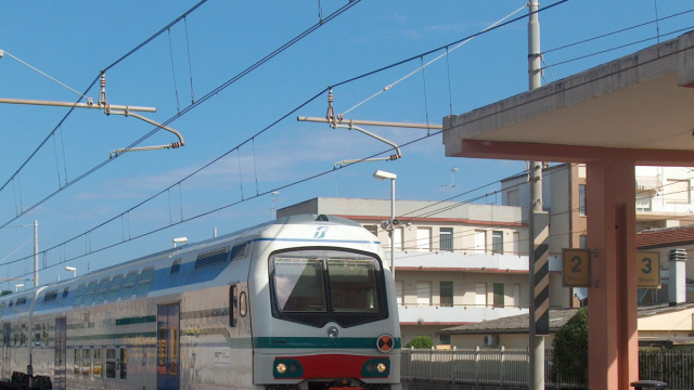 File:Stazione di marotta-mondolfo con vivalto.jpg - Wikipedia &copy; Creative Commons