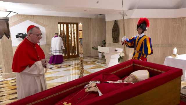 La morte di Papa Francesco, il feretro &egrave; a Santa Marta: i funerali ... &copy; Creative Commons