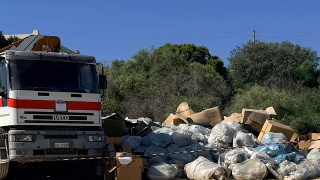 Lampedusa, sequestrata area di rifiuti accanto all'hotspot di ... &copy; Creative Commons