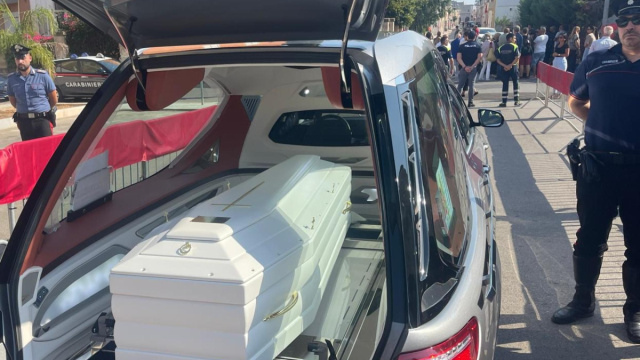 Lorena Isceri, il funerale in diretta  Il feretro &egrave; arrivato a ... &copy; Creative Commons