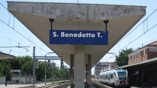Stazione di San Benedetto del Tronto - Wikipedia &copy; Creative Commons