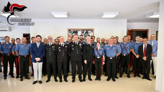 Visita di congedo del generale Iasson ai carabinieri della ... &copy; Creative Commons