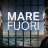 Mare fuori è una serie tv prodotta da Rai Fiction e Picomedia con tre stagioni all’attivo: la serie racconta le vicende di un gruppo di ragazzi detenuti nell’Istituto di pena minorile di Napoli