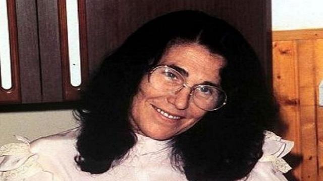 VIDEO: Il ritorno di mamma Ebe con la pomata miracolosa per curare l'infertilità