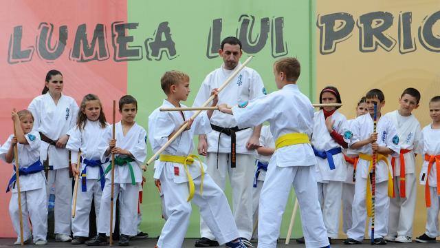 Ragazzine giovanissime violentate nella palestra di Karatr