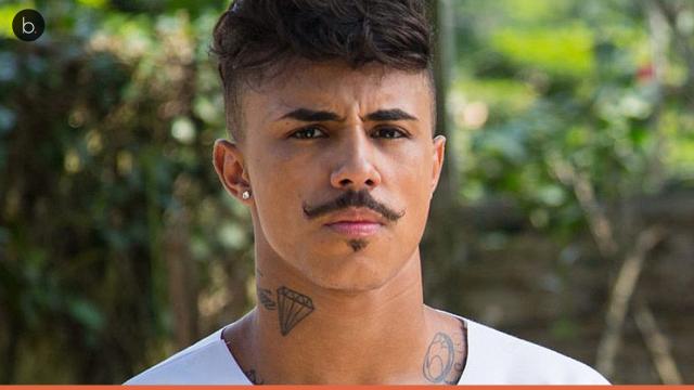 Funkeiro tenta tirar onda e acaba comparada a corruptos