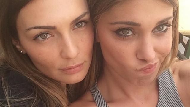Belen Rodriguez : bacio lesbo paparazzato