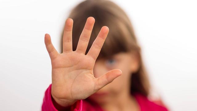 Vídeo: menina abusada pelo avô filma e manda para mãe: 