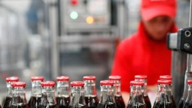 Coca Cola shock, verme trovato in una lattina