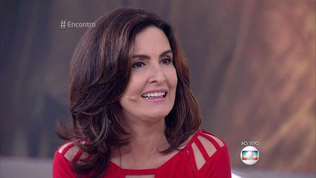 Vídeo: só de biquíni, Fátima Bernardes exibe corpão