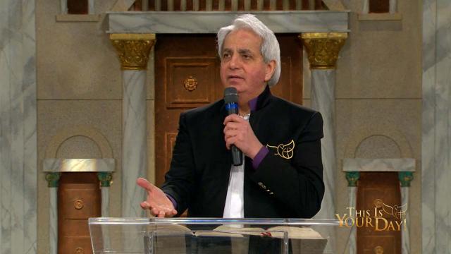 Televangelist Benny Hinn says he taught a false gospel about prosperity