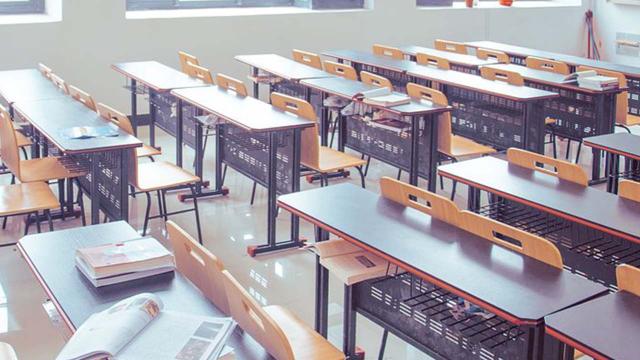 Napoli, maestra picchiata dalla madre di un alunno 