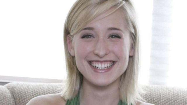 Mais um atriz de ''Smallville'' acusada de estar envolvida com seita sexual