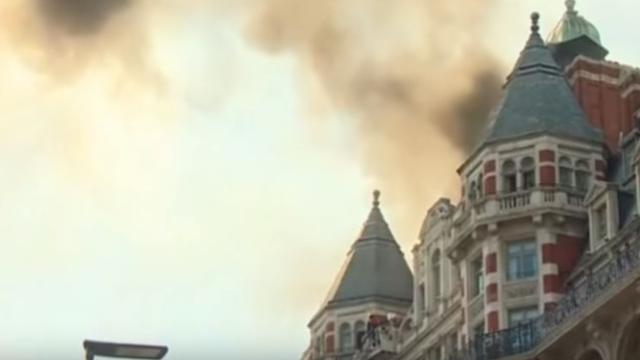 LONDON/ Mandarin Oriental hotel catches fire after recent renovations