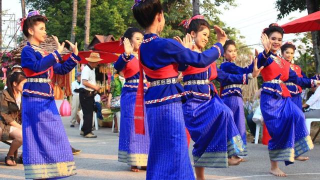 Travel the world with 13 tips to save money on a planned budget