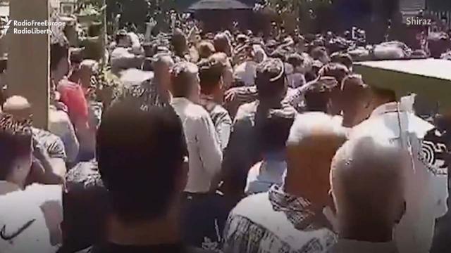 Protests over economy spread to other Iranian cities