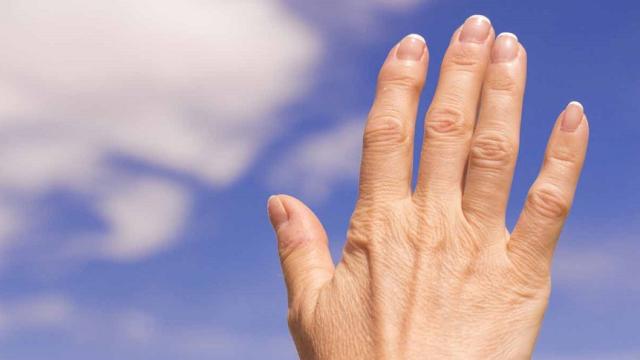Sei rimedi per alleviare i patemi dell'artrosi alle mani