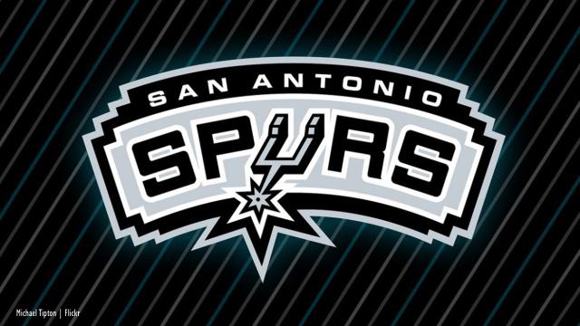 Spurs come from behind to beat Lakers