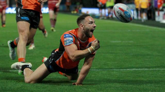 Luke Gale injury blow for Castleford Tigers