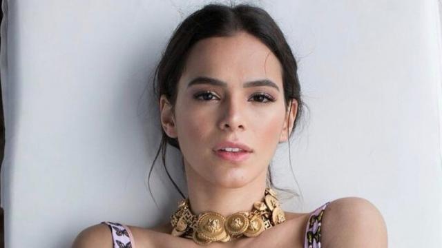 Bruna Marquezine se divertiu com críticas à foto de biquíni