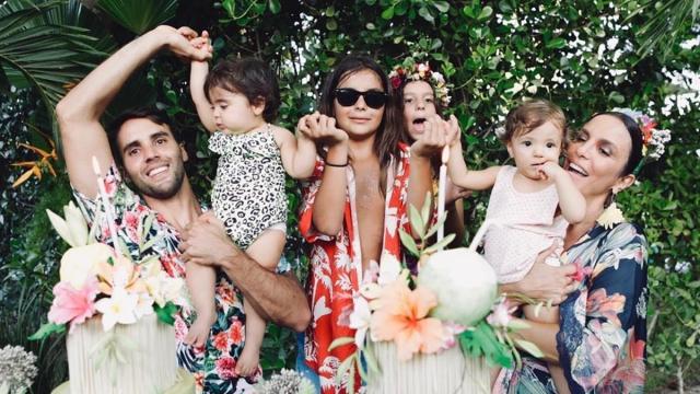 Ivete Sangalo celebra 1 ano das filhas gêmeas