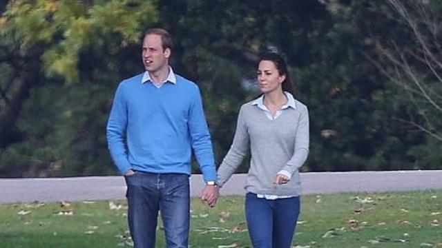UK: anche Kate Middleton vìola l'etichetta regale, mano nella mano con il marito William
