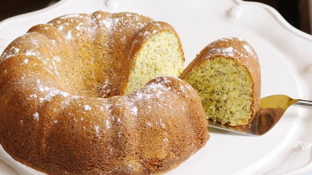 Ricetta del dolce allo yogurt bianco e granella di mandorle 