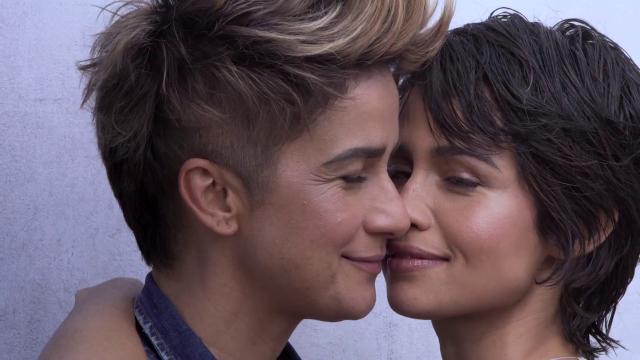 5 famosas que revelaram seus relacionamentos com outras mulheres