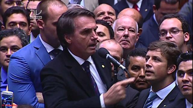 Bolsonaro chegou de helicóptero aos estúdios do SBT