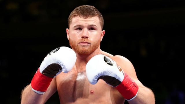 Canelo Alvarez batte Jacobs e conquista anche la cintura iridata IBF dei pesi medi