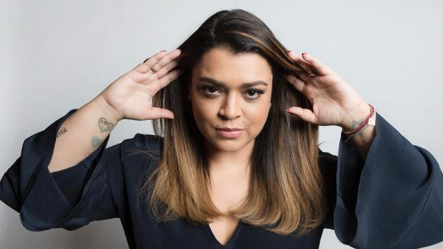 As celebridades que assumiram relações com homens e mulheres