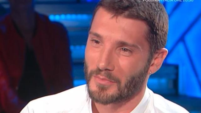 Stefano De Martino si racconta, parlando di amore e carriera 
