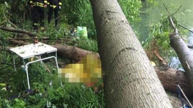 Maltempo: a Urago D'Oglio due pescatori perdono la vita