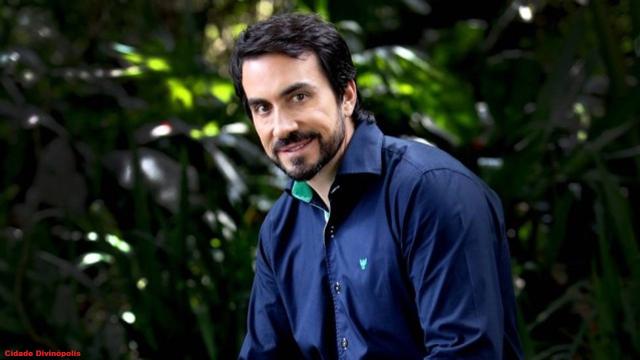 Padre Fábio de Melo usou seu perfil em uma rede social para criticar serviço bancário