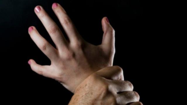 Mulher sofre abuso sexual dentro de carro em Porto Alegre