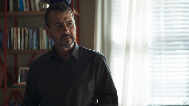 Amadeu decide esquecer Maria da Paz e ficar com a sua esposa