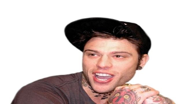 Fedez sta male e riflette sulla vita: 'I soldi non sono la panacea di tutti i mali'