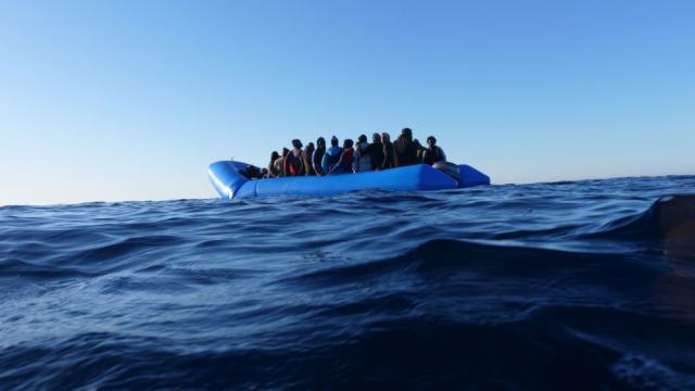Lampedusa: 9 arresti per traffico di esseri umani, sequestrato peschereccio