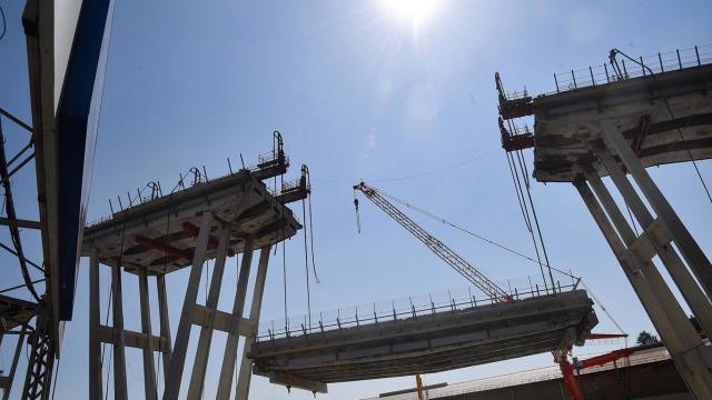 Ponte Morandi, fra poche ore verranno demoliti i piloni 10 e 11