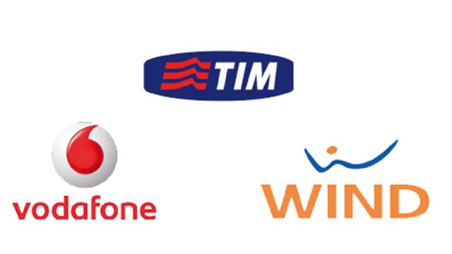 TIM, Vodafone e Wind annunciano l'aumento delle tariffe ricaricabili: Codacons protesta