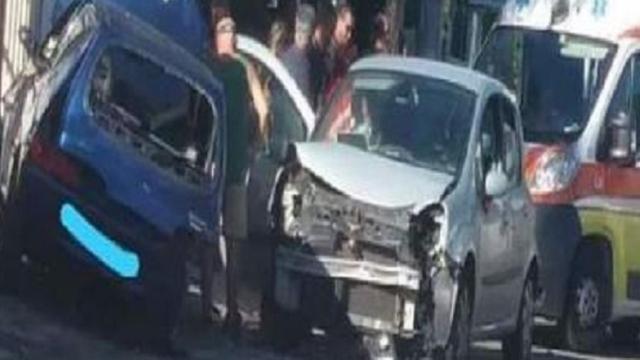 Lecce: al ritorno dal mare restano coinvolti un incidente, è grave una 38enne