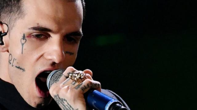 Il cantante Achille Lauro si pronuncia a favore dello sbarco dei migranti