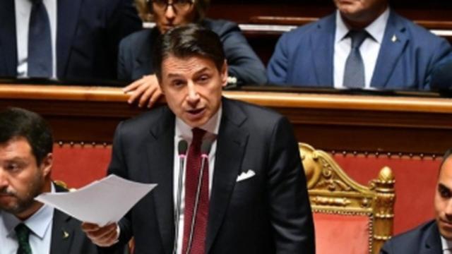 Il premier Conte parla al Senato e annuncia le dimissioni