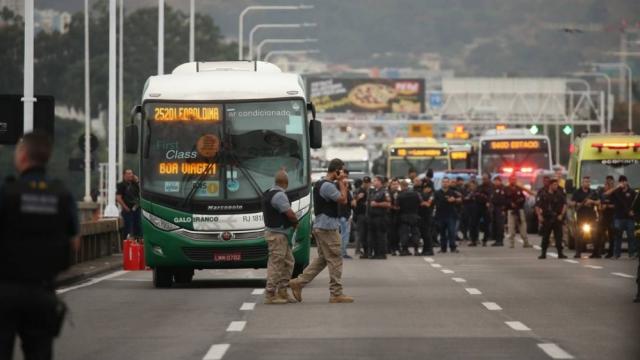 Sequestrador da ponte Rio-Niterói foi morto por sniper