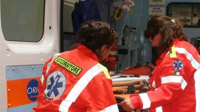 Si taglia vene e gola e si getta in mare: drammatico suicidio nel Catanzarese