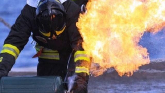 Napoli, violenta esplosione in una villetta: ragazzo ricoverato in gravi condizioni
