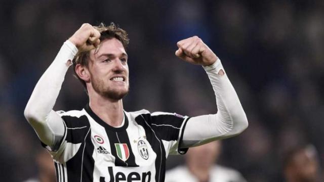 Roma, trattativa a oltranza con la Juve per Rugani