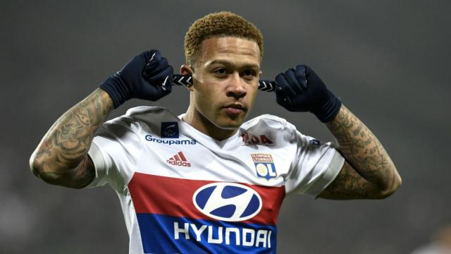 Mercato Milan, l'idea Depay prende quota
